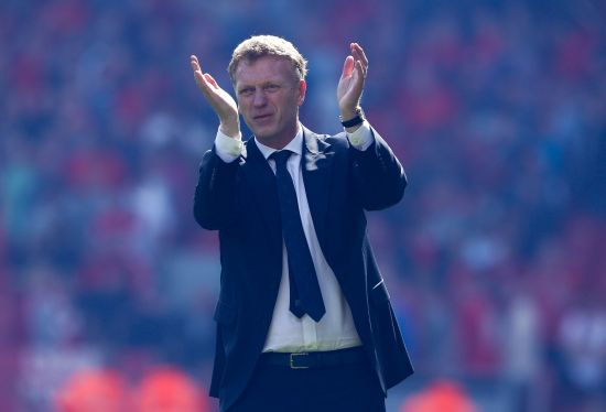 Everton manager David Moyes applauds the fans at full time